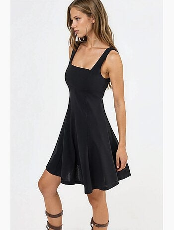 Mini-robe élégante à col carré hiccup