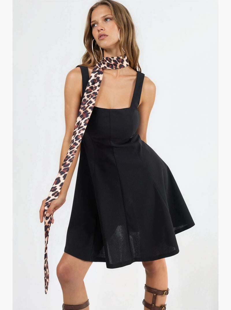 Mini-robe élégante à col carré hiccup Noir - Kiabi
