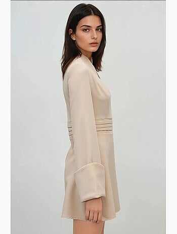 Mini-robe élégante à manches longues et col en v hiccup