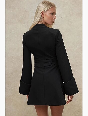 Mini-robe élégante à manches longues et col en v hiccup