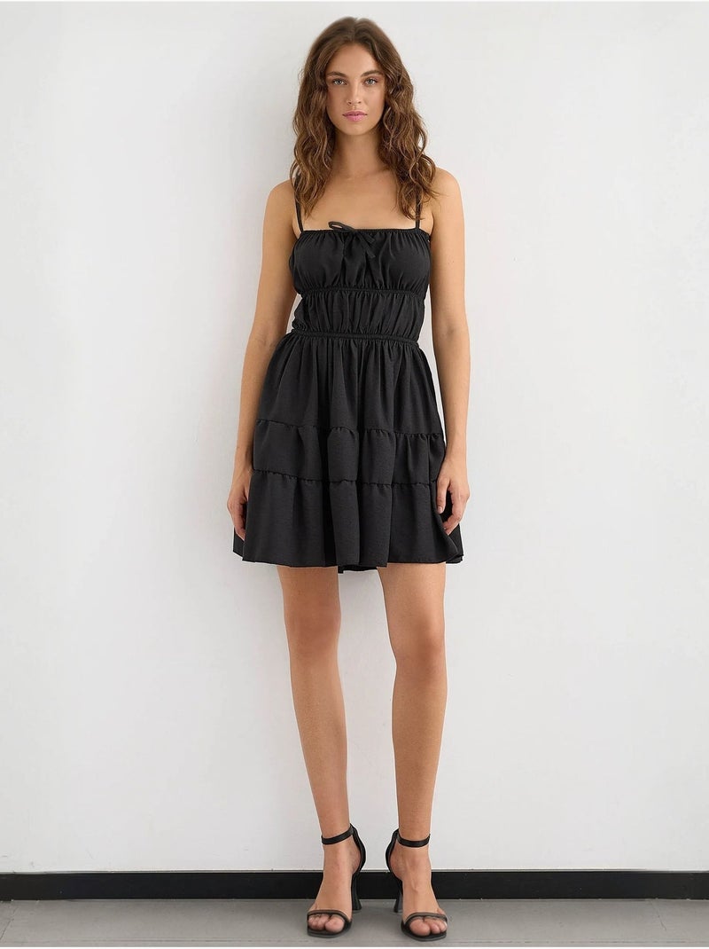 Mini-robe en coton avec détails noués Noir - Kiabi