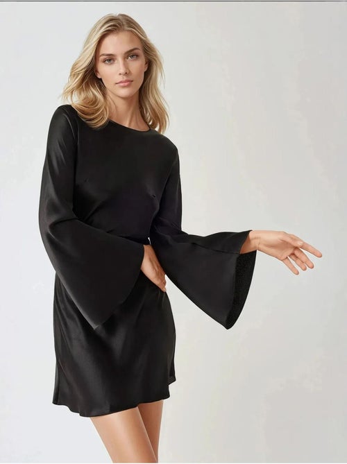 Mini-robe en satin à dos cascade - Kiabi Mini-robe en satin à dos cascade - Kiabi