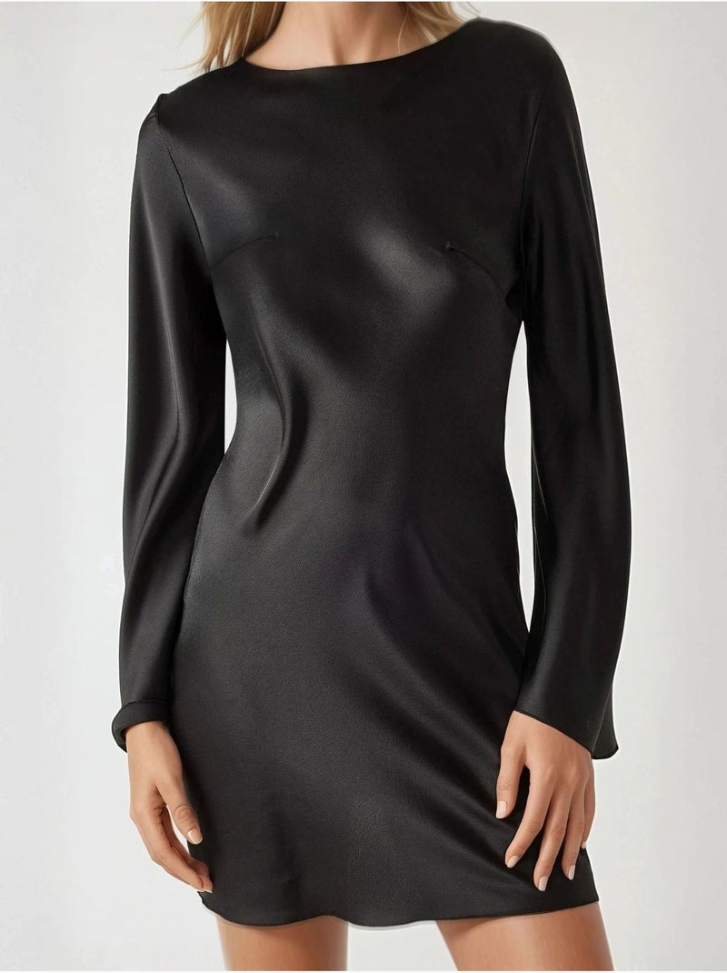 Mini-robe en satin à dos cascade Noir - Kiabi