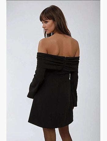 Mini-robe exclusive à épaules dénudées et détails boutonnés