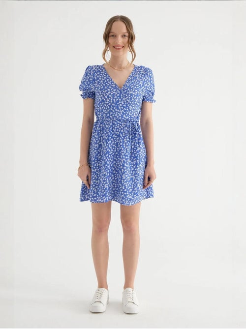 Mini-robe fleurie à manches bouffantes et col surplis avec cordon de serrage hiccup - Kiabi Mini-robe fleurie à manches bouffantes et col surplis avec cordon de serrage hiccup - Kiabi