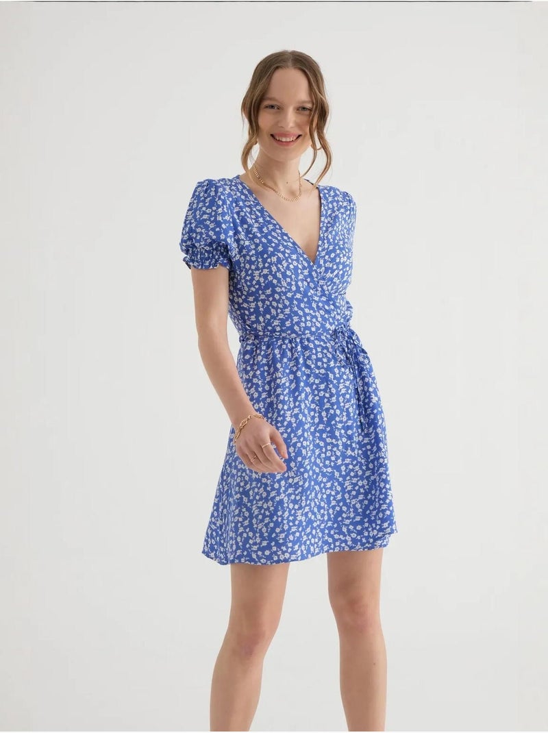 Mini-robe fleurie à manches bouffantes et col surplis avec cordon de serrage hiccup Bleu - Kiabi