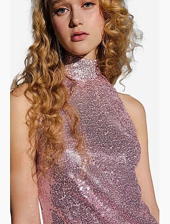 Mini-robe moulante à col licou et paillettes