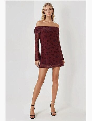 Mini-robe moulante à épaules dénudées et motif floral hiccup