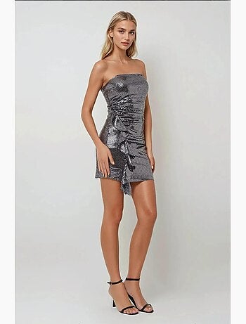 Mini-robe moulante à sequins sans bretelles avec détails drapés hiccup