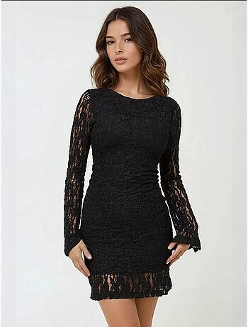 Mini-robe moulante en dentelle avec doublure