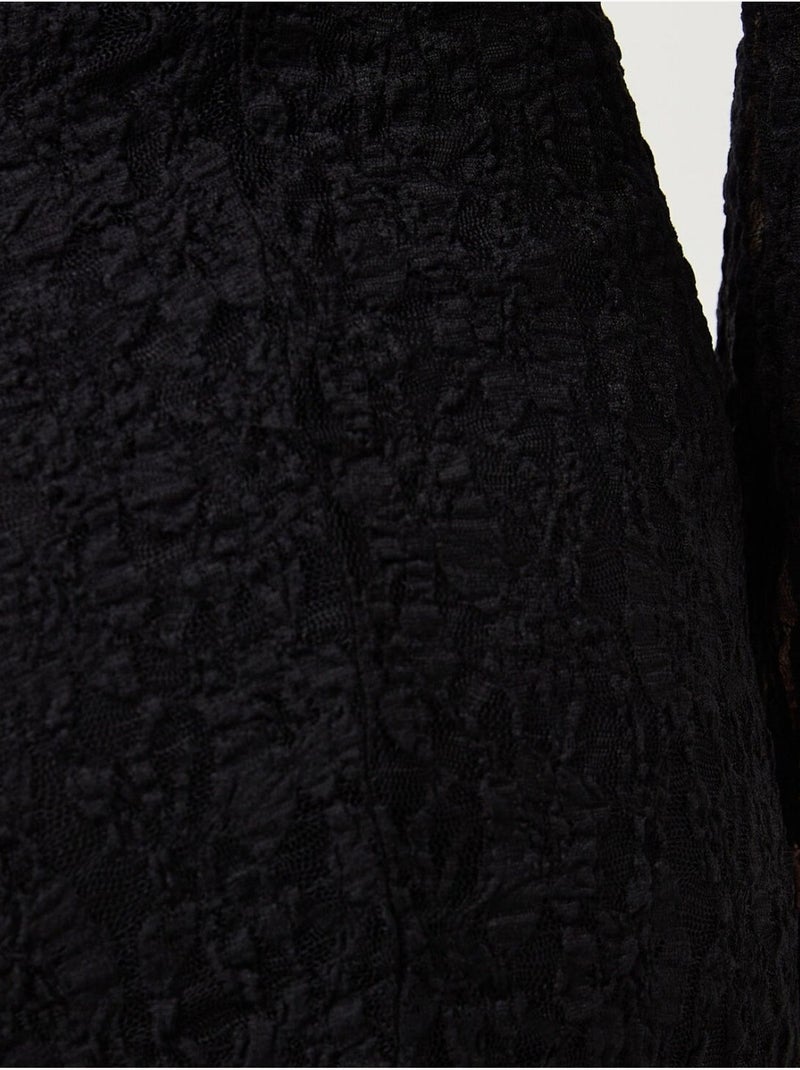 Mini-robe moulante en dentelle avec doublure Noir - Kiabi