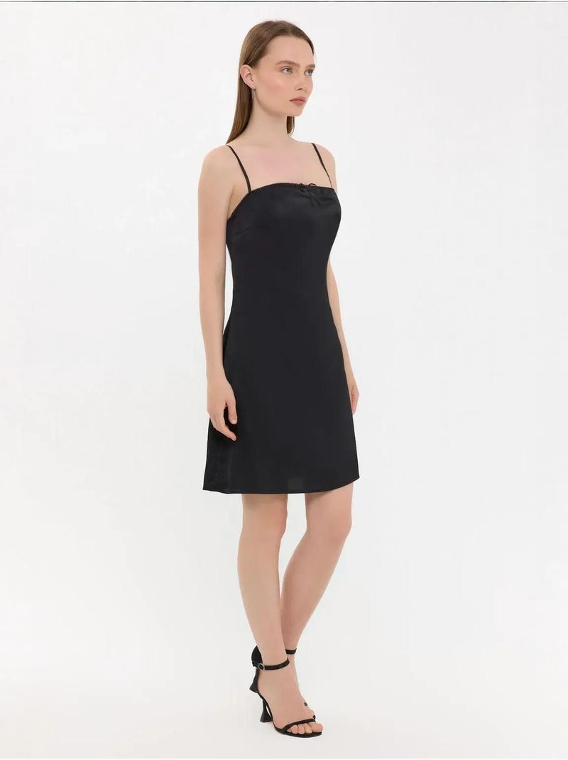 Mini-robe nouée à bretelles spaghetti Noir - Kiabi
