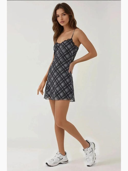 Mini-robe patineuse imprimée avec détails en dentelle hiccup - Kiabi Mini-robe patineuse imprimée avec détails en dentelle hiccup - Kiabi
