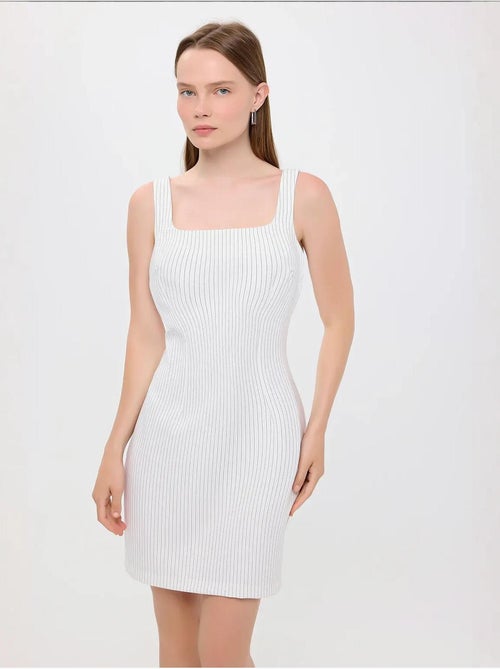 Mini-robe rayée sans manches à col carré - Kiabi Mini-robe rayée sans manches à col carré - Kiabi