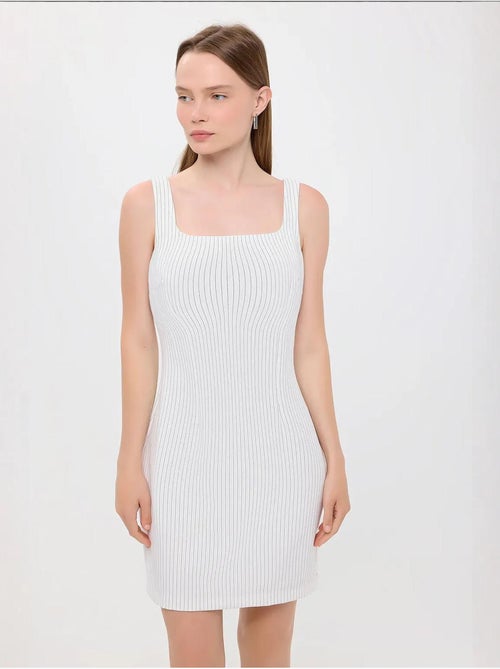 Mini-robe rayée sans manches à col carré - Kiabi Mini-robe rayée sans manches à col carré - Kiabi