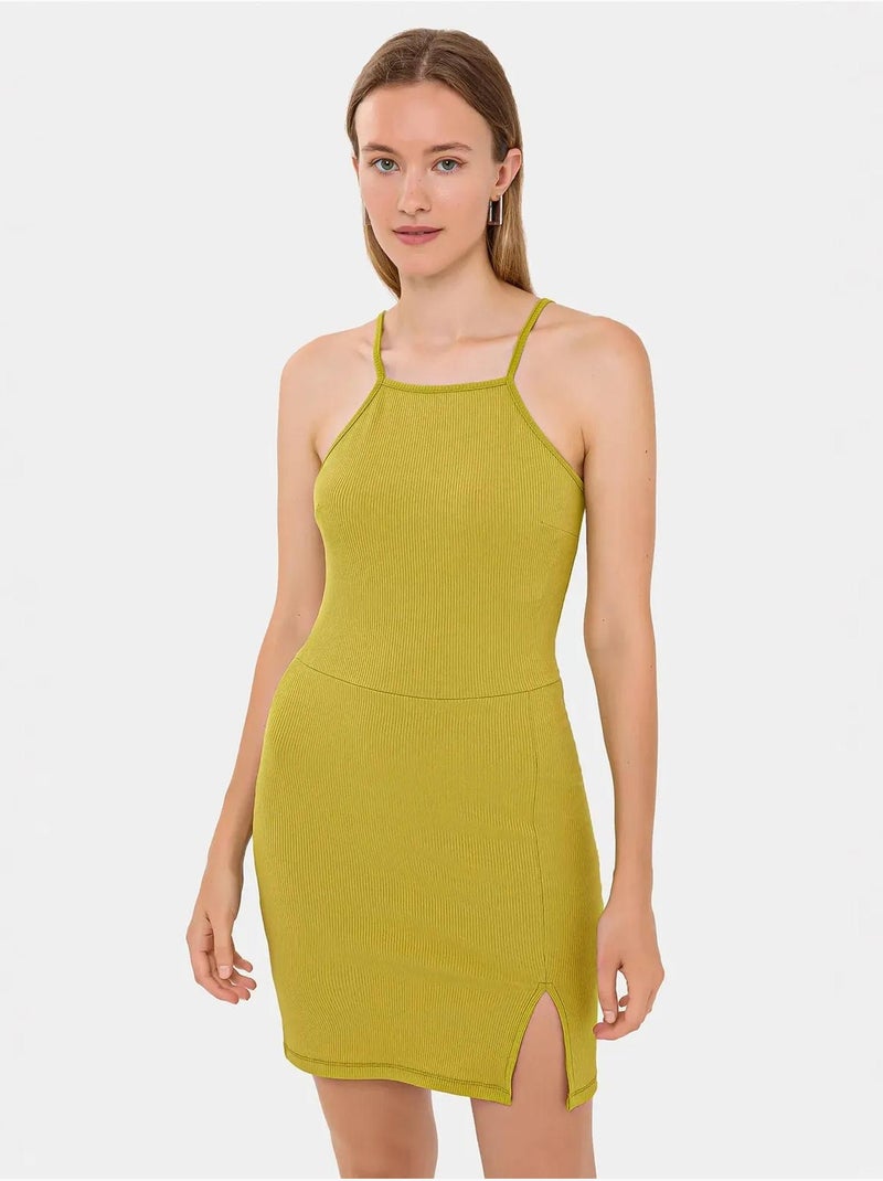 Mini-robe sans manches à col licou et fente latérale Vert - Kiabi