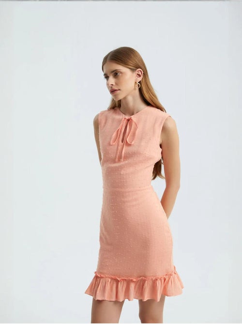 Mini-robe sans manches à volants et col rond avec cordon de serrage hiccup - Kiabi Mini-robe sans manches à volants et col rond avec cordon de serrage hiccup - Kiabi