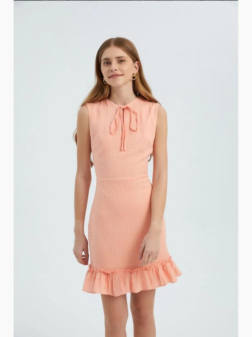 Mini-robe sans manches à volants et col rond avec cordon de serrage hiccup - Kiabi Mini-robe sans manches à volants et col rond avec cordon de serrage hiccup - Kiabi