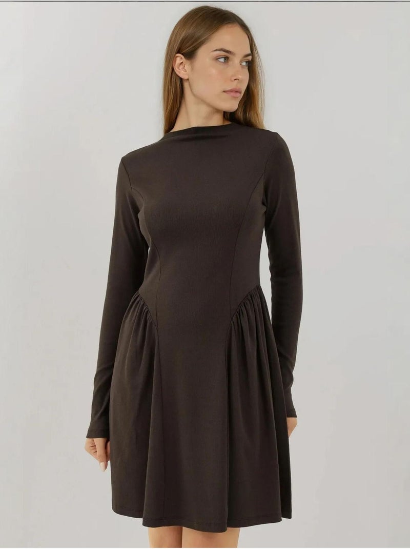 Mini-robe texturée à col bateau Marron foncé - Kiabi