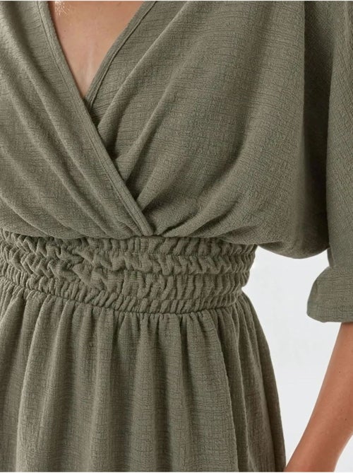 Mini-robe texturée à col en V - Kiabi Mini-robe texturée à col en V - Kiabi