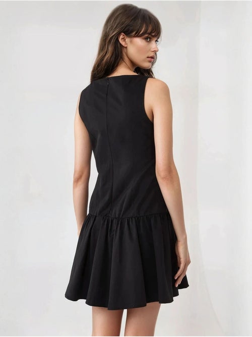 Mini-robe trapèze sans manches avec détails boutonnés hiccup - Kiabi Mini-robe trapèze sans manches avec détails boutonnés hiccup - Kiabi
