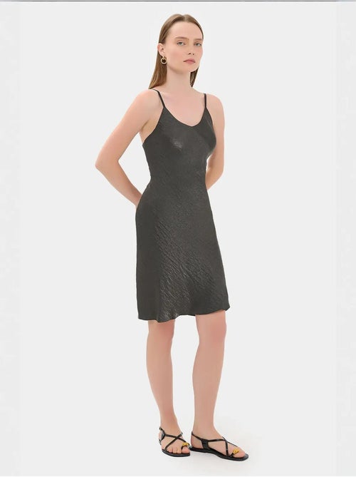 Mini-robe trapèze sans manches en satin - Kiabi