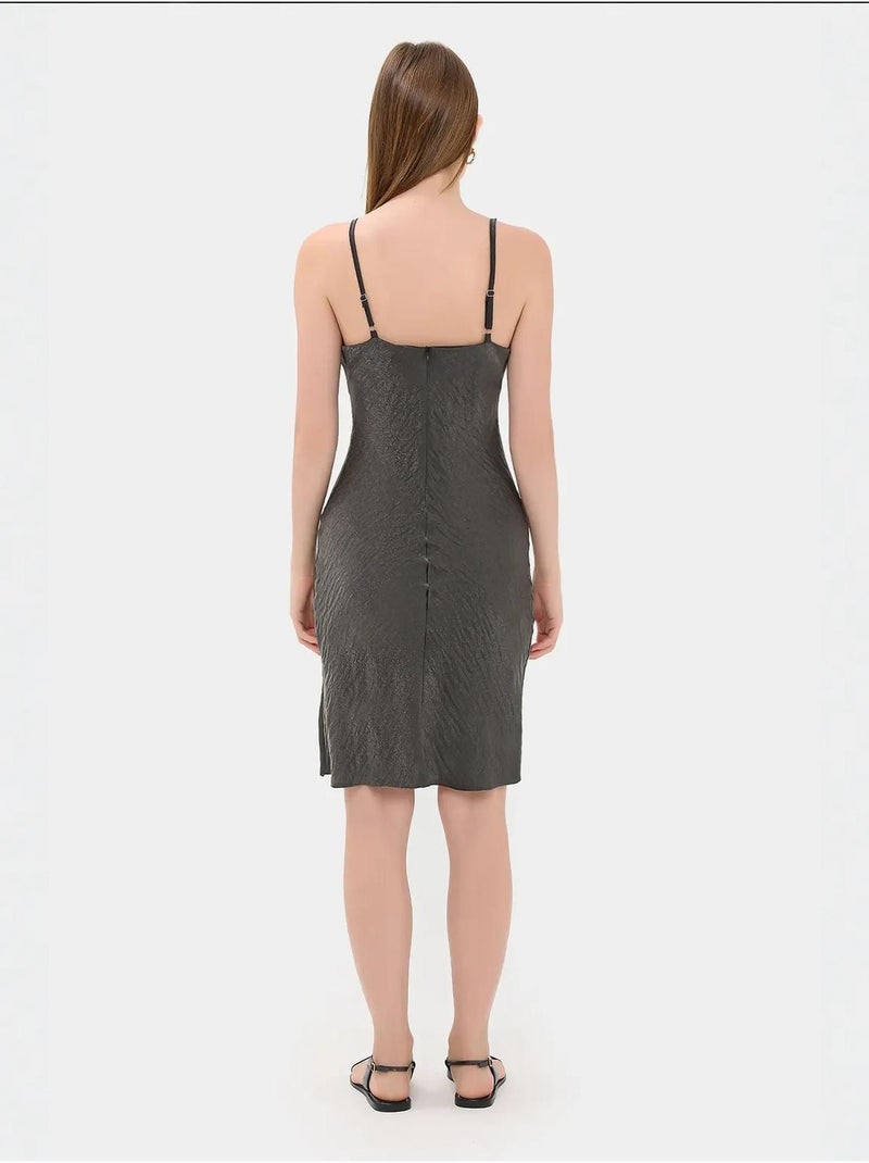 Mini-robe trapèze sans manches en satin Noir - Kiabi