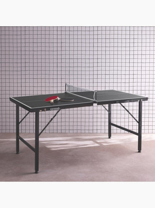 Mini table de ping pong intérieure pliante avec 4 raquettes et 6 balles - Kiabi Mini table de ping pong intérieure pliante avec 4 raquettes et 6 balles - Kiabi