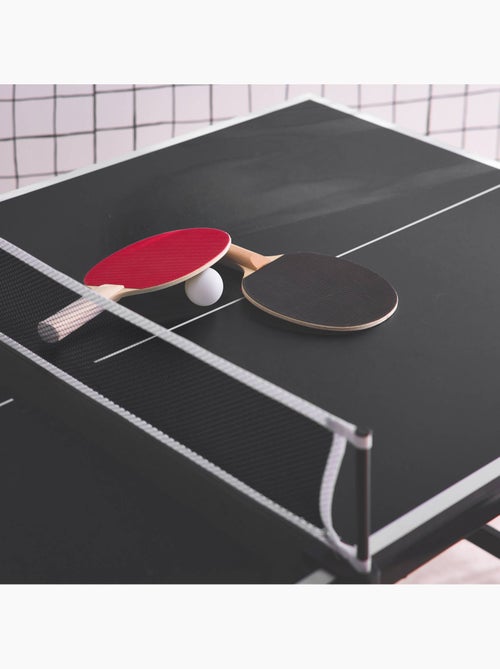 Mini table de ping pong intérieure pliante avec 4 raquettes et 6 balles - Kiabi Mini table de ping pong intérieure pliante avec 4 raquettes et 6 balles - Kiabi