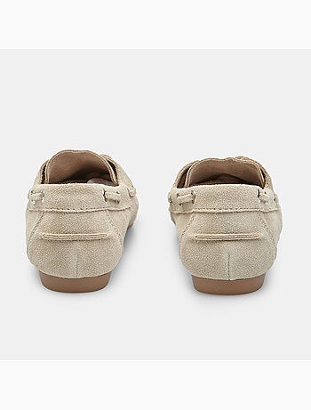 Mocassin modèle bateau en daim Bata