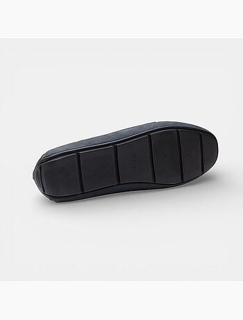 Mocassin modèle bateau en daim Bata