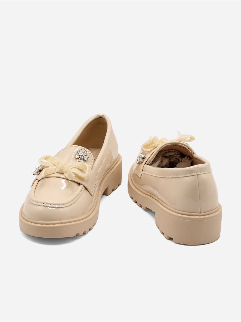 Mocassins à finition brillante Crème - Kiabi