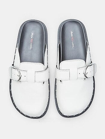 Mocassins avec boucle et clous Bata Red Label