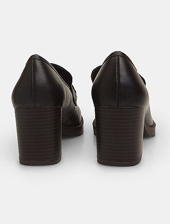 Mocassins avec talon et chaîne BATA