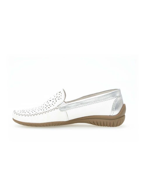 Mocassins blanc en cuir lisse - Kiabi