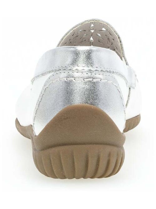 Mocassins blanc en cuir lisse - Kiabi