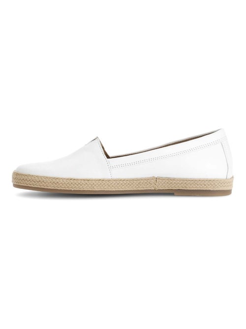 Mocassins blanc en cuir lisse - Kiabi