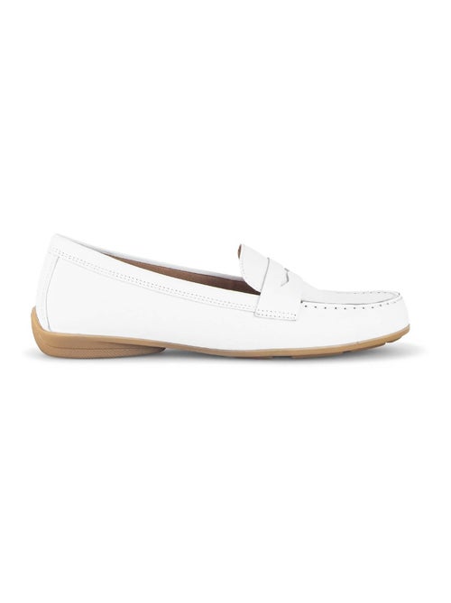 Mocassins blanc en cuir lisse - Kiabi