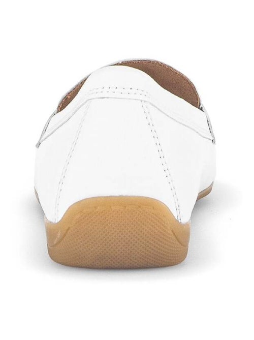Mocassins blanc en cuir lisse - Kiabi