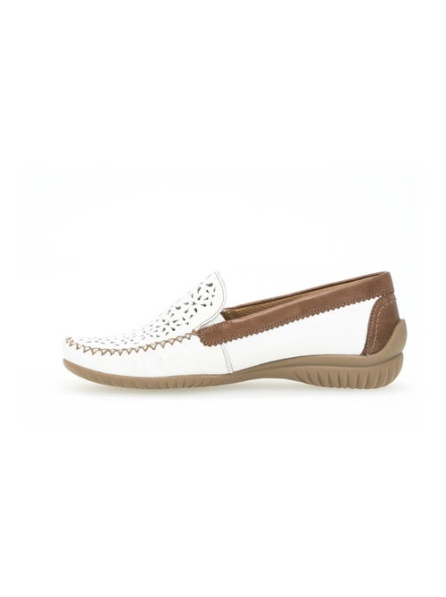 Mocassins blanc en cuir lisse - Kiabi