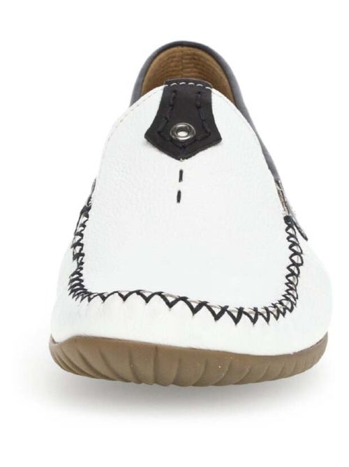 Mocassins blanc en cuir lisse - Kiabi