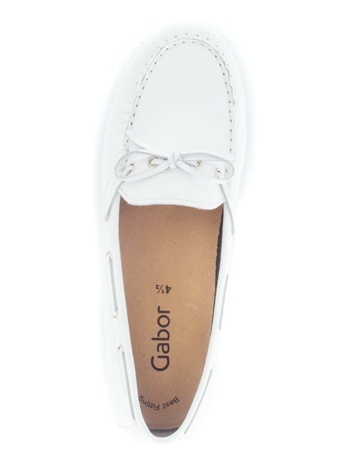 Mocassins blanc en cuir lisse - Kiabi