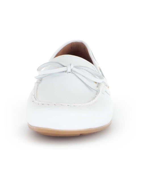 Mocassins blanc en cuir lisse - Kiabi