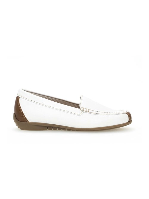 Mocassins blanc en cuir lisse - Kiabi
