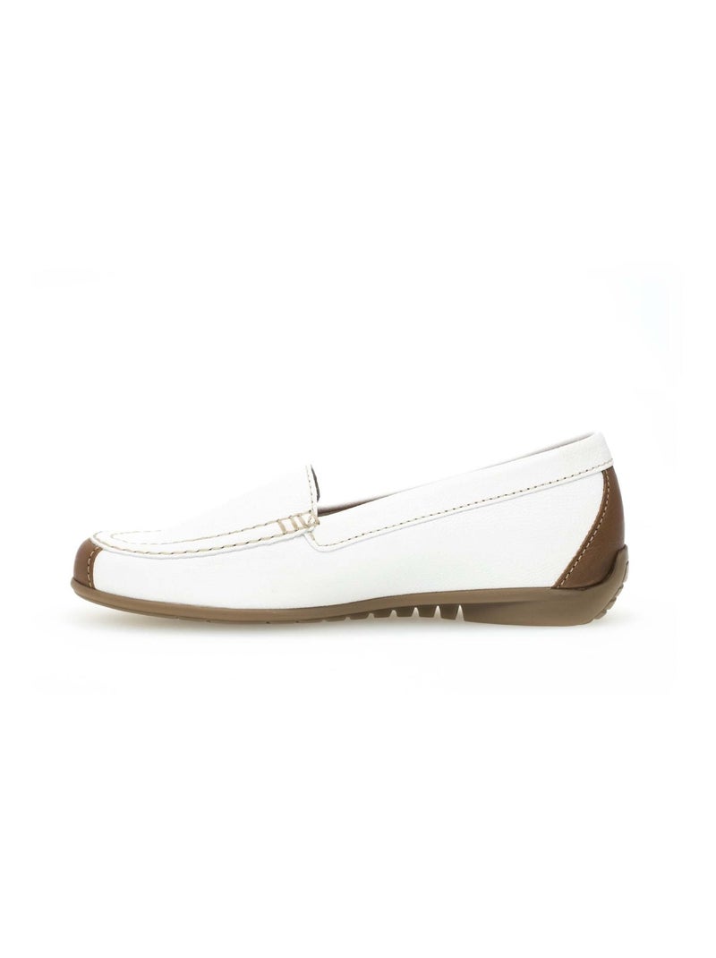 Mocassins blanc en cuir lisse Multicolore - Kiabi