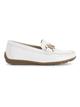 Mocassins blanc en cuir vernis