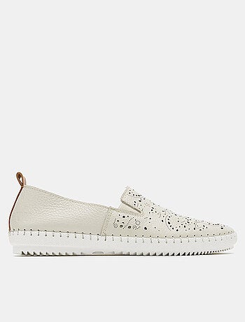 Mocassins en cuir ajouré BATA