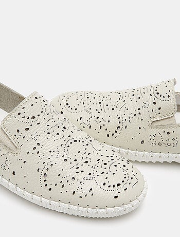 Mocassins en cuir ajouré BATA
