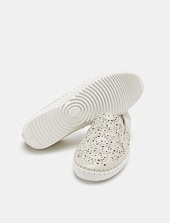 Mocassins en cuir ajouré BATA