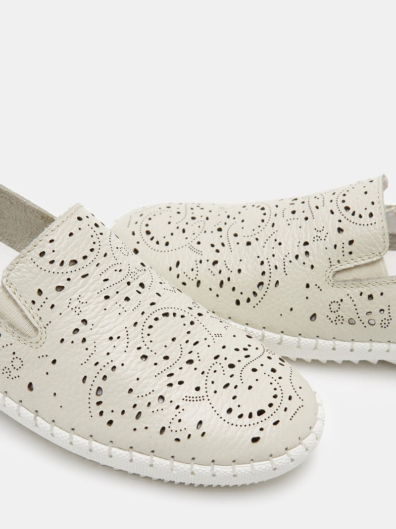 Mocassins en cuir ajouré BATA Blanc - Kiabi